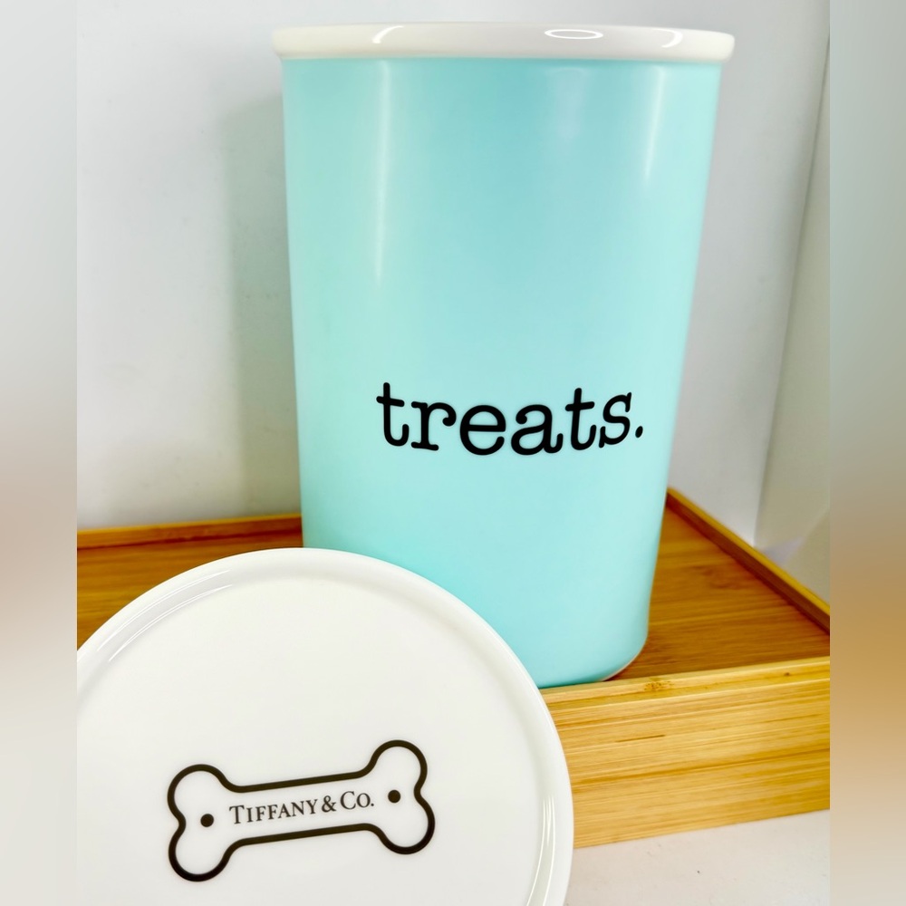 TIFFANY & CO. Blue & White Fine Bone China Dog Pet Treats 48oz Jar Canister